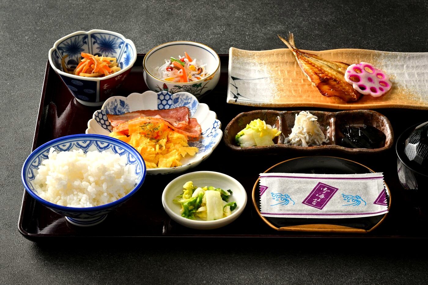 朝食のお膳